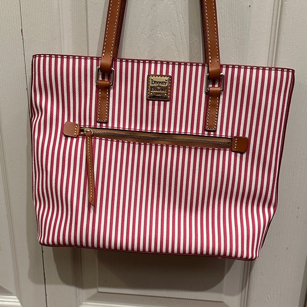 Dooney & Bourke shopper tote fuchsia and white